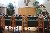 Krótki seans nienawiści w białołęckim ratuszu. Zobacz film