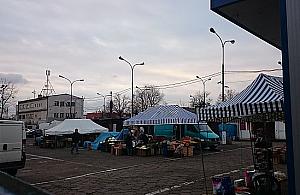 Mieszkańcy Falenicy: Zadaszmy bazar, dodajmy zieleni