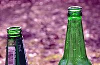 Małolaty przyłapane z piwem. Karę poniesie ekspedientka