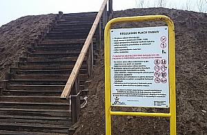 Mamy górkę saneczkową. Co myślicie o schodach?