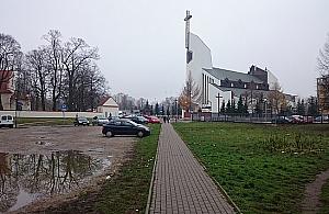 Blok zamiast parkingu przy kościele na Wawrzyszewie?