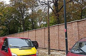 Ciekawostka: Co na Spokojnej robi słup tramwajowy?