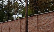 Ciekawostka: Co na Spokojnej robi słup tramwajowy?