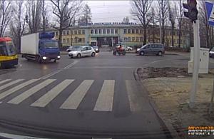 Jak rozbić się o tramwaj? "No i sobie pojechaliśmy". Zobacz film