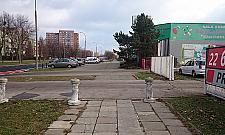 Rowerem po Wrocławskiej: pasy i sierżanty