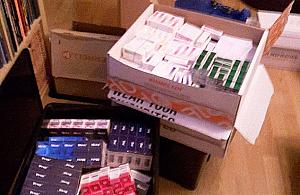 Nielegalna apteka na Bielanach. Hitem pastylki na mięśnie i potencję