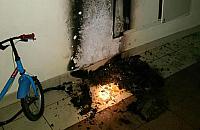 Złośliwość sąsiedzka? Podpalono wózek dziecięcy