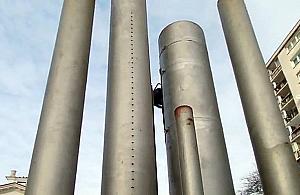 Kominy z czerwonym dymem, czyli polsko-niemiecka akcja w Muzeum Woli.