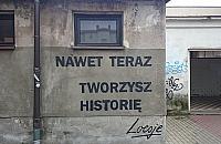 Wielkie słowa na małym muralu