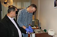 Dziewi�� os�b okradzionych historyjk� "na sztu�ce"