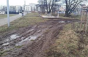 Zryty i rozjeżdżony Park Magiczna