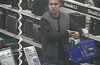 Z łatwością przechytrzył ochronę. Poznajesz złodzieja?