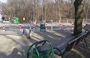 Dziwny skwerek na Strumykowej