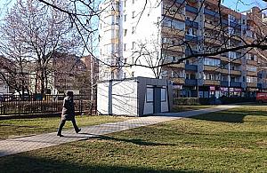 Budka-samowolka upiększyła Nowodwory