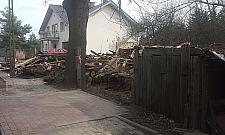 Kto i kiedy sprzątnie pogorzelisko na Podróżniczej?