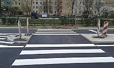 Zbudowali przejście prowadzące w krzaki