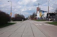 Rembielińska: samochód po równym, pieszy po dziurach