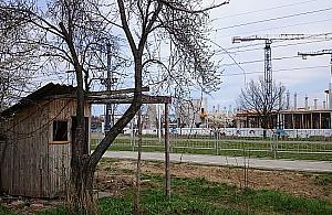 Centrum dzielnicy szpecą rudery. "To idealne miejsce na park"