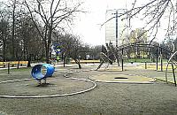 Estetyczne toalety w parkach Warszawy. "Konieczne s� r�wnie� na Bielanach"