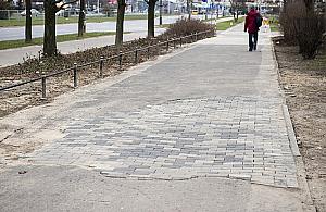 Przyszła kolej na Bródno. Kilometry nowych chodników