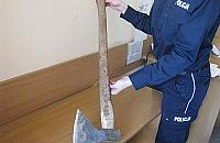Pr�ba zab�jstwa na Radiowej. Chcia� zabi� �on� siekier�