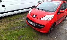 500 zł za parkowanie na trawniku. "Nikogo to nie odstrasza"