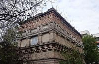 Niesamowity budynek na Jelonkach