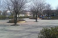 Plac Kasztelański oddać dzieciom czy dorosłym?