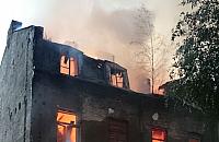 Kamienica przy Łuckiej znowu płonie. "Budynek grozi zawaleniem"