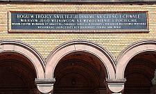 Niezniszczalny kościół na Muranowie. "Był tu hitlerowski magazyn, teatr, stajnia i wybieg dla modelek"