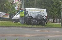 Powa�ny wypadek na Modli�skiej. Kobieta zas�ab�a za kierownic�