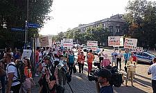 Kukła Gronkiewicz-Waltz na taczce. Kolejny protest przeciwko kompostowni