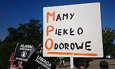 Kukła Gronkiewicz-Waltz na taczce. Kolejny protest przeciwko kompostowni