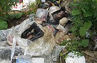 Opony i stare mięso. Odkryto dzikie wysypisko