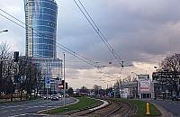 Towarowa z drog� dla rower�w. Absurdalne rozwi�zanie na lata