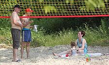 Romantyczna Plaża z promem i wieżą widokową