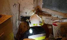 Strażacy ratowali kotka, który wpadł do kanału