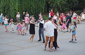 Potańcówki, film i koncerty: aktywne wakacje na Targówku