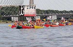 Kajakami dla Powstańców