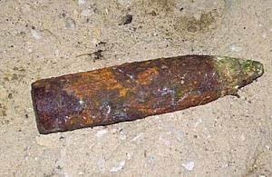 Próbował przeciąć pocisk, doprowadził do eksplozji