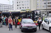 Samochodowa plaga na Bródnie. Parkują nawet na przystankach