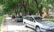 Samochodowa plaga na Bródnie. Parkują nawet na przystankach