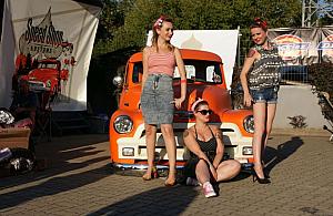 Piękne motocykle, samochody i kobiety. Amerykański dzień na Woli