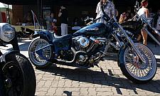 Piękne motocykle, samochody i kobiety. Amerykański dzień na Woli