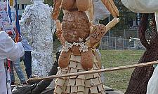 Oto mieszczanie z Bródna. Tymczasowa rzeźba stanęła w parku