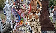 Oto mieszczanie z Bródna. Tymczasowa rzeźba stanęła w parku