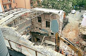 Biedronka zamiast Feminy. "Symbolem naszych czasów nie jest kino a supermarket"