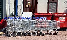 Plaga porzuconych wózków. "Czereśniactwo z ludzi wychodzi"