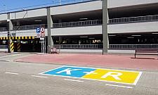 Buziak na drogę. Kiss and ride przy stacji