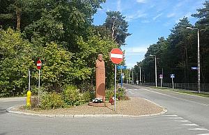 Absurd z Boernerowa. "Pomnik jak dziadek parkingowy"